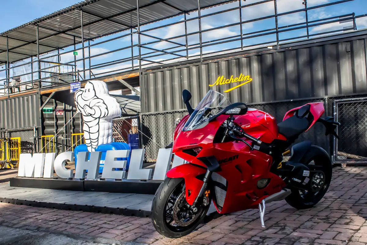 Presentación de las Michelin Anakee Road, Power 6 y Power GP 2