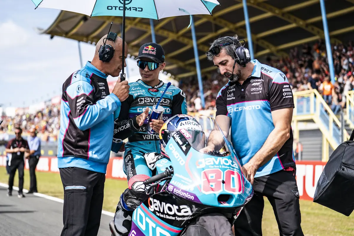 David Alonso se mantiene líder aunque no gana en Assen