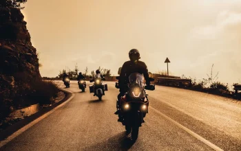Recomendaciones para viajar seguro en moto